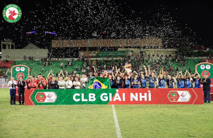 CLB Bình Định từng giành HCB của V.League 2023/24. Ảnh: BĐFC